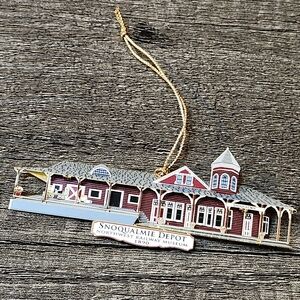 Snoqualmie Depot Holiday Ornament - Red and White Metal Gold Toned